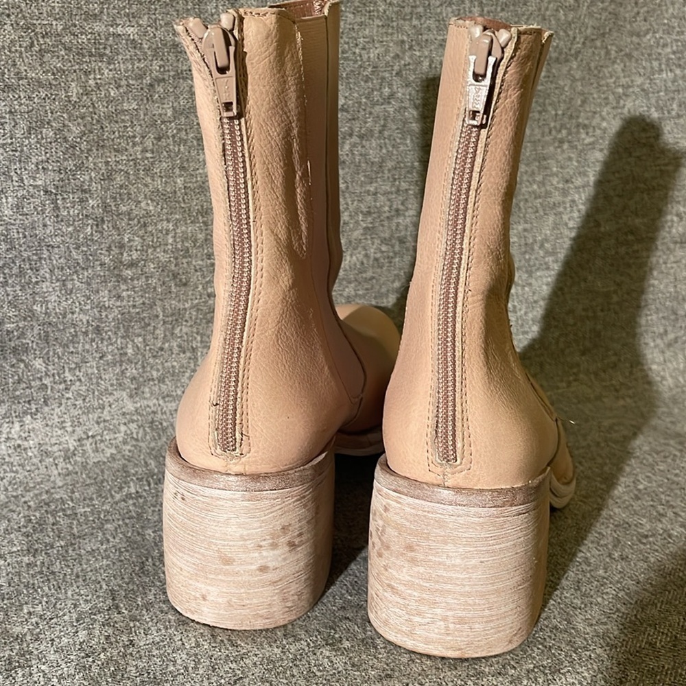 Free People Essential Chelsea Boots Sandy - Picture 5 of 6